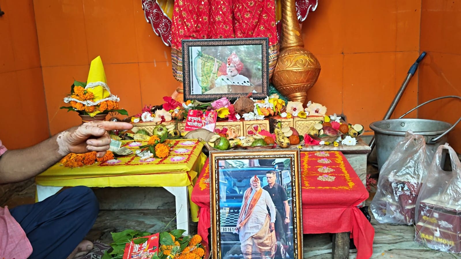 झाड़ग्राम में प्रधानमंत्री की दीर्घायु और अच्छे स्वास्थ्य के लिए जिला भाजपा अध्यक्ष तूफान महातो ने की विशेष पूजा झाड़ग्राम