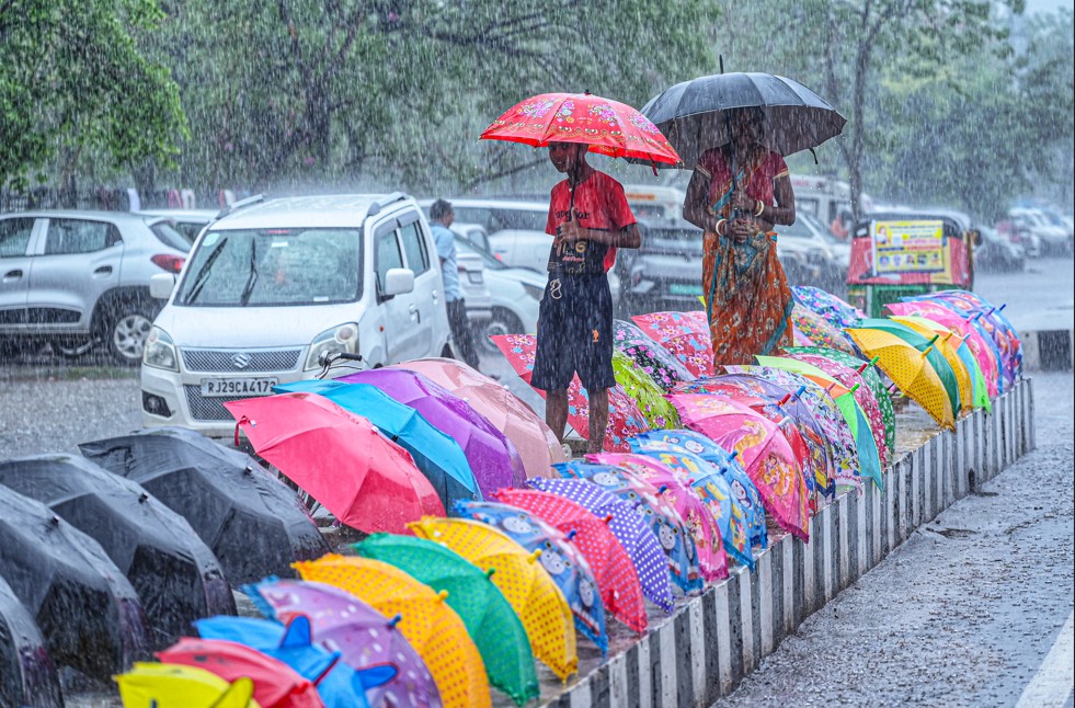 मौसम अपडेट: रांची समेत 17 जिलों में आंधी-बारिश का 'ऑरेंज अलर्ट'