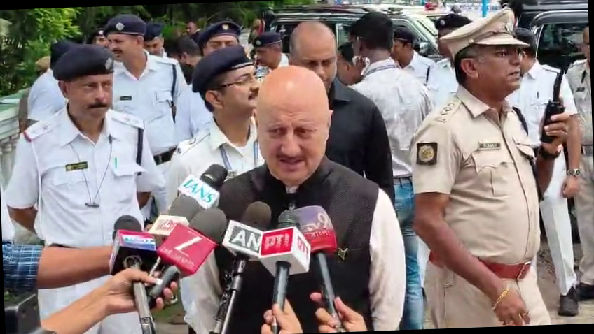 26 साल बाद बंगाली सिनेमा में अनुपम खेर की वापसी, मुख्यमंत्री शुभेंदु अधिकारी से की मुलाकात; कहा- 'प्रगतिशील बंगाल' की उम्मीद