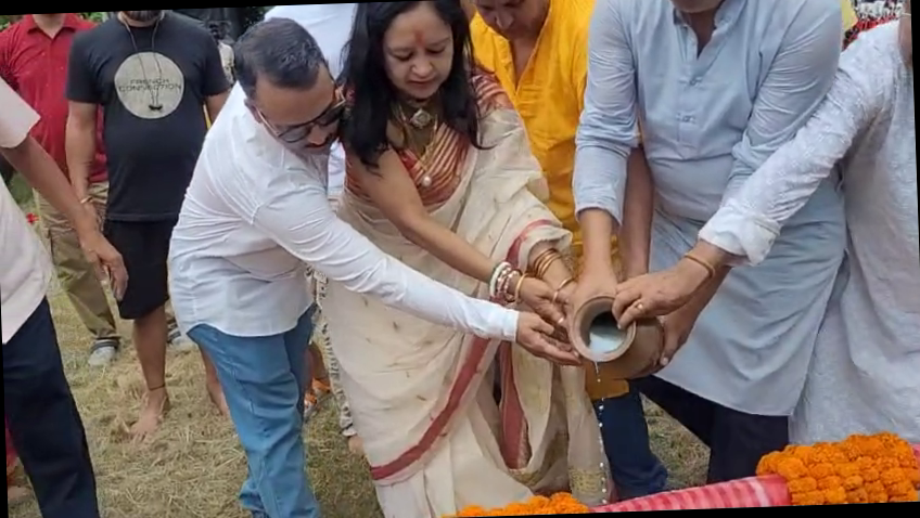 <p><strong>सिलीगुड़ी: देशबंधु पाड़ा दादाभाई स्पोर्टिंग क्लब के खूंटी पूजा के साथ शुरू हुई दुर्गा पूजा की तैयारियां</strong></p>
