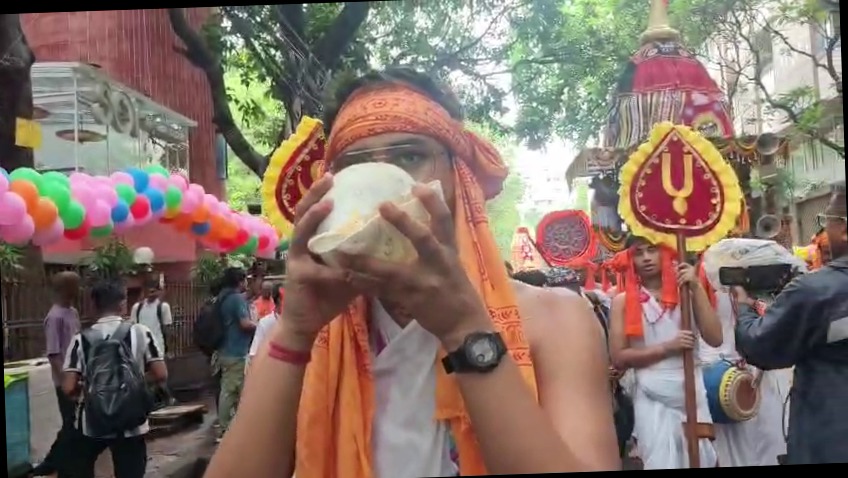 <p>कोलकाता में 55वें इस्कॉन रथयात्रा की धूम; 'जय जगन्नाथ' के जयकारों से गूंजी महानगर की सड़कें, उमड़ा जनसैलाब   </p>