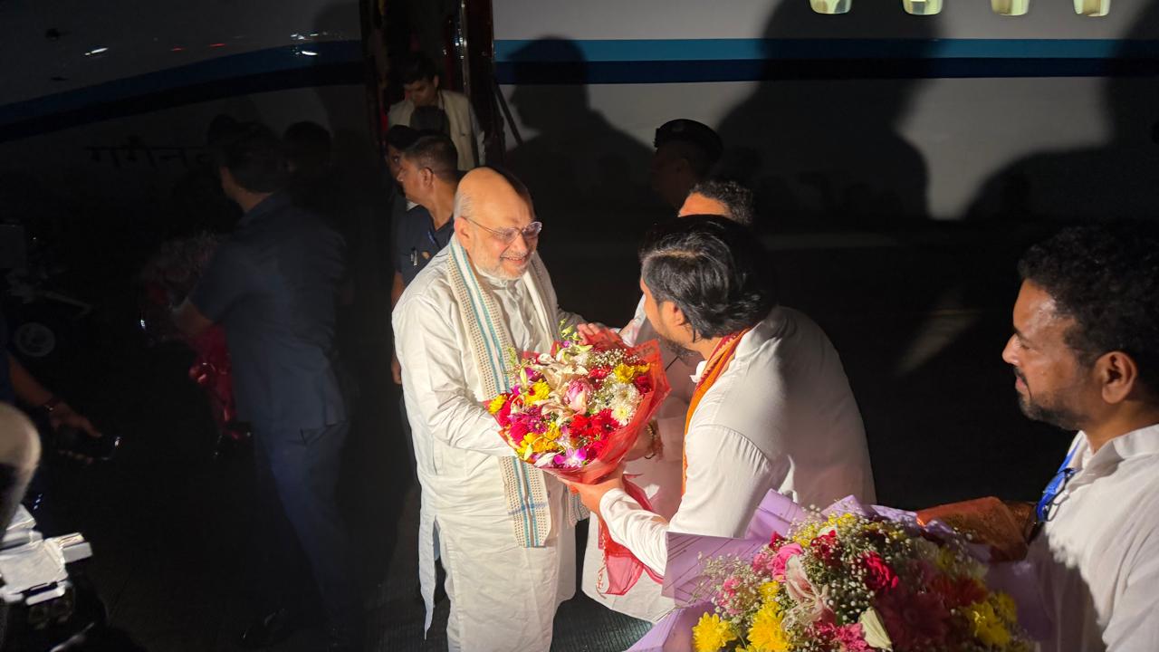 <p><strong>गृहमंत्री अमित शाह शुक्रवार रात पहुंचे सिलीगुड़ी; शनिवार को 'उत्तरकन्या' में करेंगे उच्च स्तरीय प्रशासनिक बैठक, सुरक्षा चाक-चौबंद</strong></p>