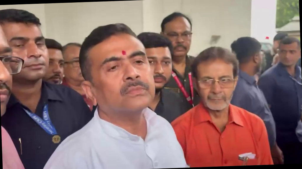 <p>मुख्यमंत्री शुभेंदु अधिकारी ने विधानसभा में मीडिया को संबोधित करते हुए कहा,</p>
