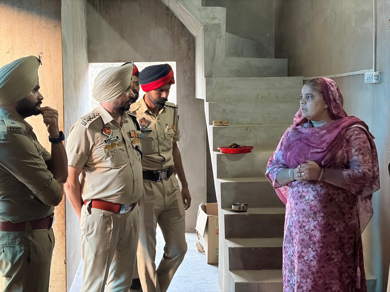 <p><strong>तरनतारन में 'ऑपरेशन प्रहार 4.0': अपराधियों और ड्रग तस्करों पर कसा शिकंजा; 110 से ज्यादा टीमों का सर्च अभियान जारी</strong> </p>