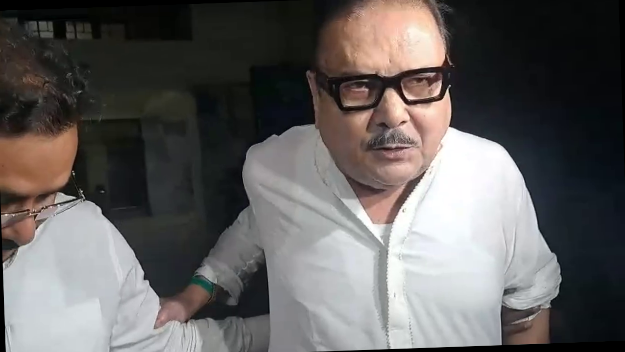 <p><strong>  नगरपालिका भर्ती घोटाला मामले में  प्रवर्तन निदेशालय (ED) के समक्ष पेश होने के बाद, कमरहाटी से टीएमसी (TMC) विधायक मदन मित्रा ने मीडिया से बातचीत के दौरान अपनी स्थिति स्पष्ट की:</strong></p>