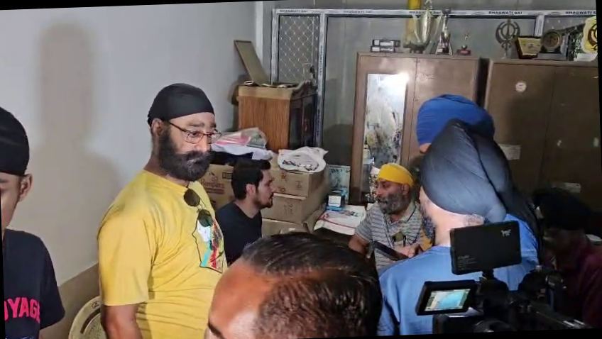 <p><strong>असम के बाढ़ पीड़ितों की मदद के लिए शिवसागर पहुंचे बॉलीवुड अभिनेता रणदीप हुड्डा</strong></p>