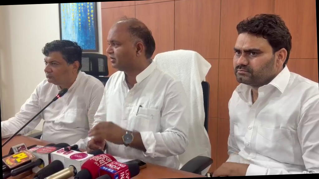 <p><br></p><p><strong>किसानों को आत्मनिर्भर बनाने के लिए अनेकों योजनाएं की जा रही क्रियान्वित रू चेयरमैन सुभाष कलसाना</strong></p>