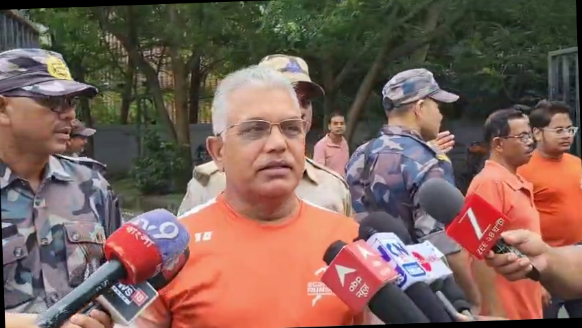 <p><strong>इको पार्क में दिलीप घोष का हमला, आरजी कर से लेकर ममता पर हमले तक गरमाई बंगाल की सियासत</strong></p>