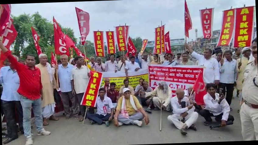 <p>ट्रेड यूनियन संयुक्त मोर्चा का उपायुक्त कार्यालय पर प्रदर्शन एवं जेल भरो अभियान।</p>