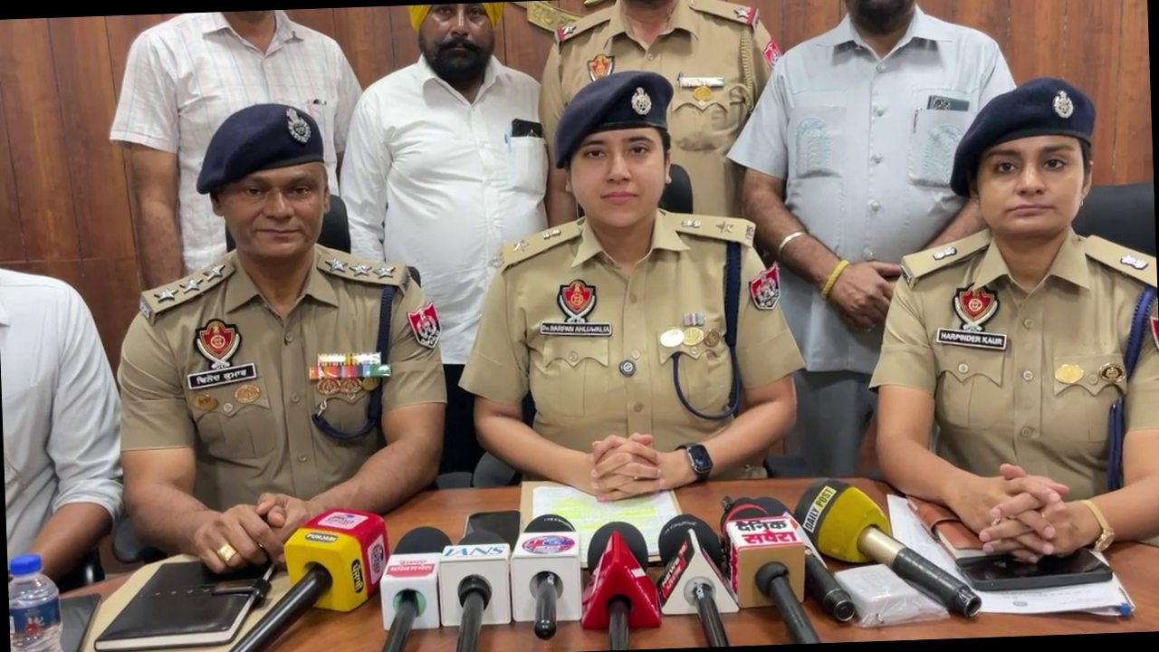 <p>खन्ना पुलिस द्वारा अंतरराज्यीय लूट गिरोह का पर्दाफाश: मास्टरमाइंड 1700 किलोमीटर दूर पश्चिम बंगाल से गिरफ्तार</p>