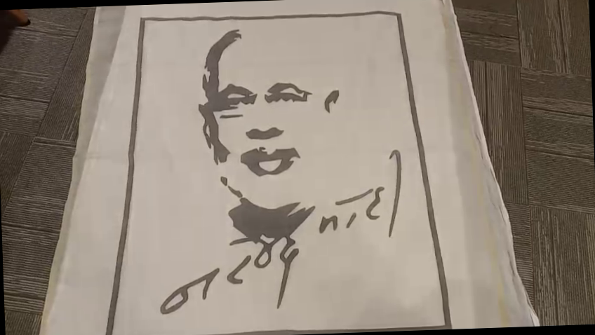 <p><strong>PM Modi's Face Emerges from Thread Weaving: Phulia Weavers' Unique Gift for the Prime Minister on His Birthday</strong></p>