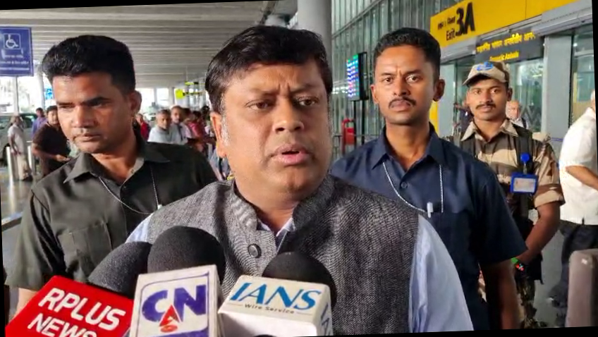 <p>जे पी नाड्डा हमला मामले में गिरफ्तारी और नंदीग्राम उप चुनाव में कांग्रेस प्रत्याशी की गिरफ्तारी पर सुकांत মজুমদার की प्रतिक्रिया</p>