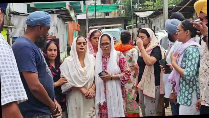 <p>তেজপুৰত শিৱসাগৰৰ যুৱক অমৃতপাল সিঙৰ ৰহস্যজনক মৃত্যু: আত্মহত্যা নে পৰিকল্পিত হত্যাকাণ্ড? চিআইডি তদন্তৰ দাবী পৰিয়ালৰ</p><p><br></p>