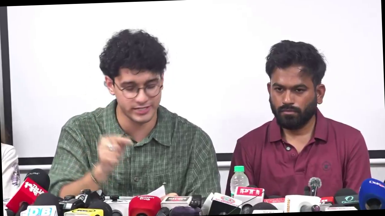<p><strong>‘जंतर-मंतर वर्जन 2’ का अल्टीमेटम: मुख्य चुनाव आयुक्त के इस्तीफे की मांग को लेकर ‘ककरोच जनता पार्टी’ ने देशव्यापी आंदोलन की चेतावनी दी</strong></p>