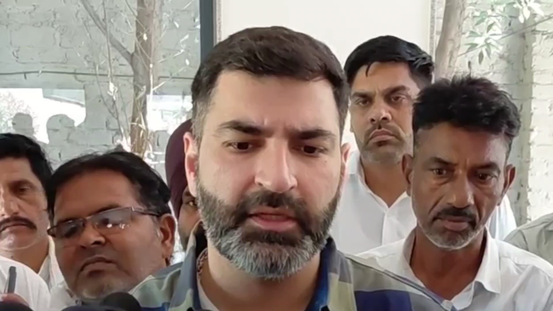 <p><strong>गोकुल सेतिया का तीखा हमला: बीरेंद्र सिंह को राजनीति से ले लेनी चाहिए रिटायरमेंट</strong></p><p><br></p>
