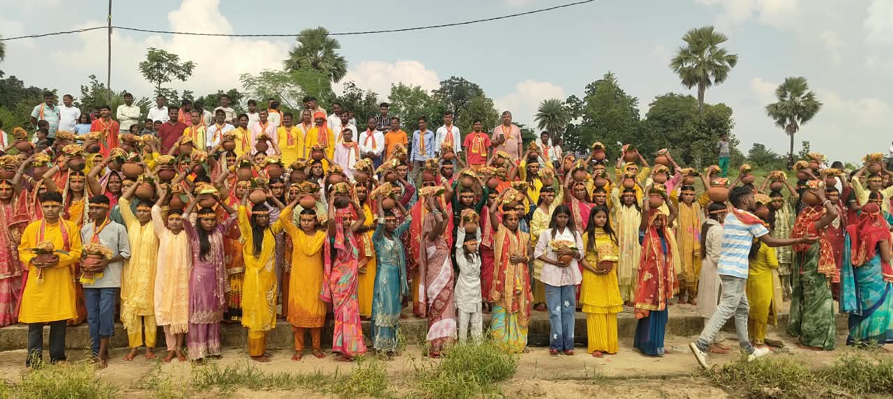 <p>झारखण्ड  : जय माता दी के जयकारों से गूंजा योगियारा, 251 महिलाओं ने निकाली भव्य कलश यात्रा</p>