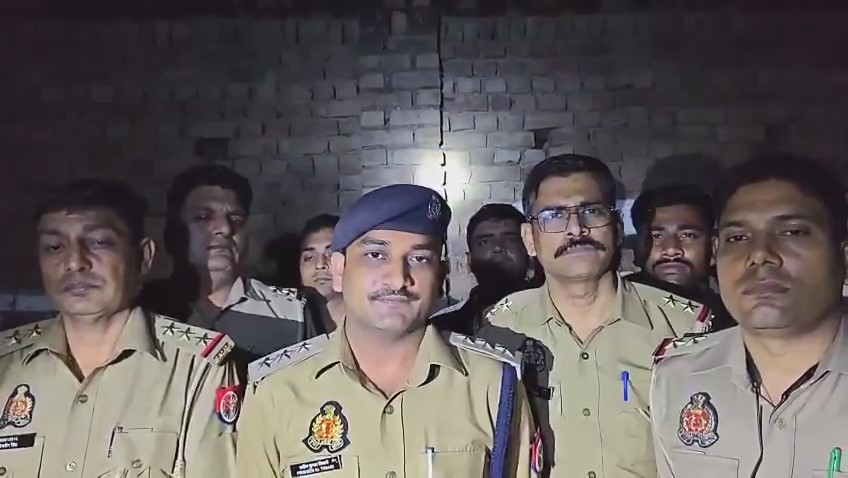 <p>मथुरा: थाना हाईवे पुलिस की बदमाशों से मुठभेड़, दो आरोपी गिरफ्तार; एक घायल </p><p><br></p>