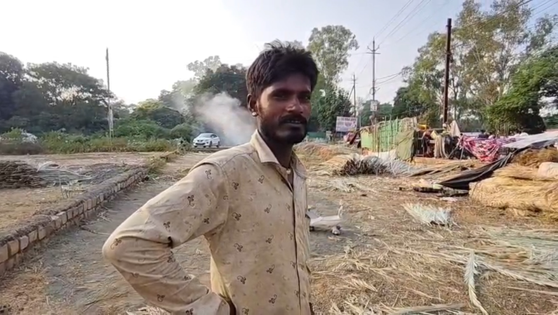 <p>झाड़ू बनाना</p>