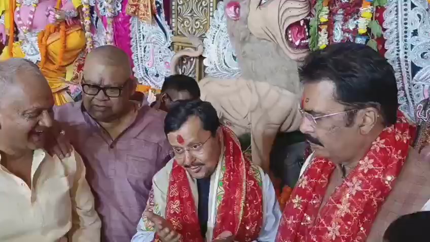 <p><strong>महासप्तमी पर पटना पहुंचे भाजपा राष्ट्रीय अध्यक्ष नितिन नवीन, प्रदेश अध्यक्ष संजय सरावगी के साथ पूजा पंडालों में टेका मत्था</strong></p>
