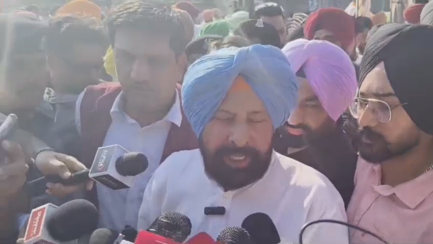 <p><strong>पंजाब : मानसा में परविंदर सिंह झोटा के परिजनों से मिले पंजाब बीजेपी अध्यक्ष केवल सिंह ढिल्लों, निष्पक्ष जांच और इंसाफ का दिया भरोसा</strong></p>