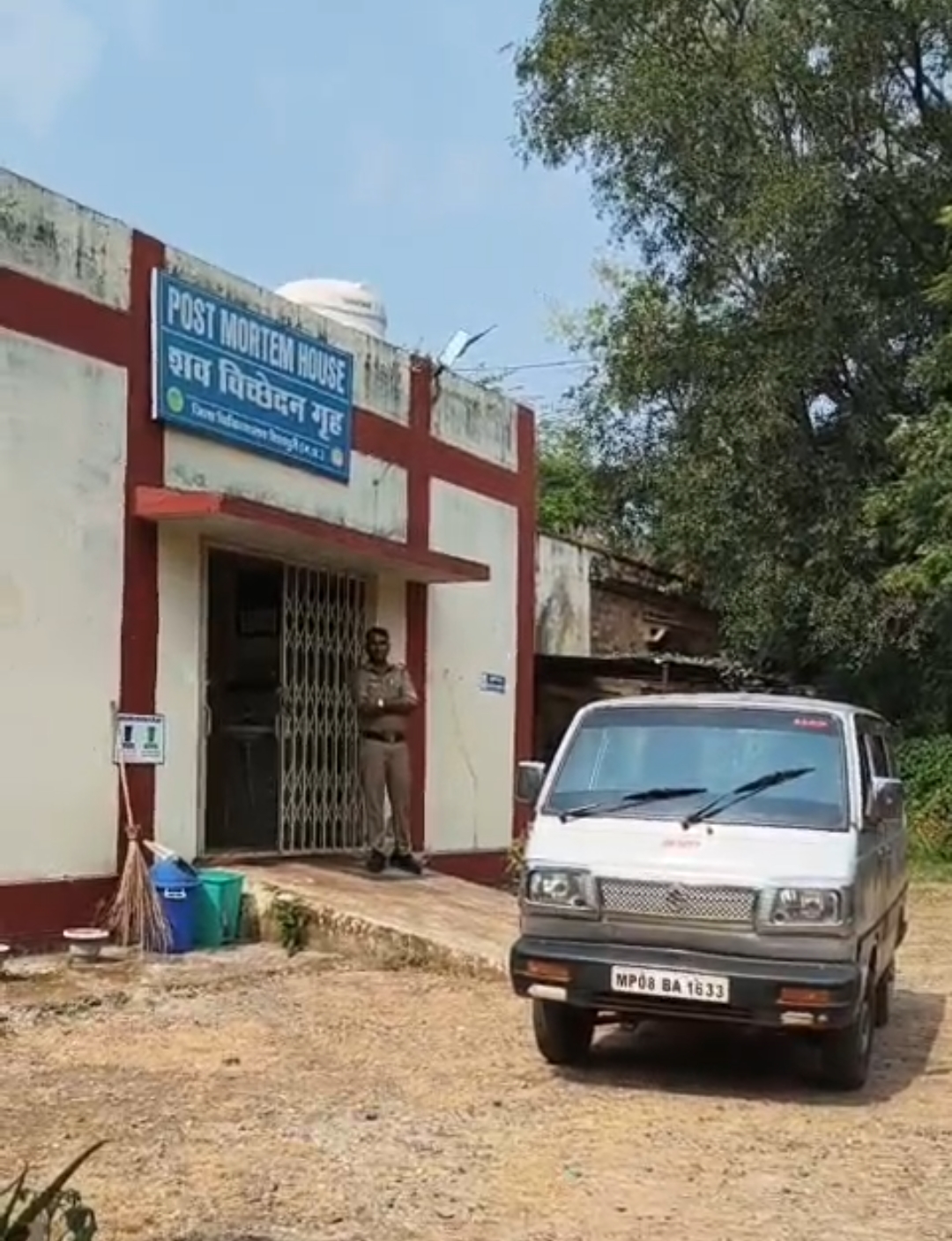 <p>शिवपुरी में दिल दहला देने वाली घटना: भतीजे को अस्पताल ले गया था पति, घर में अकेली महिला ने लगाई फांसी; मायके वालों ने लगाए प्रताड़ना के आरोप<strong><span class="ql-cursor">﻿</span></strong></p>