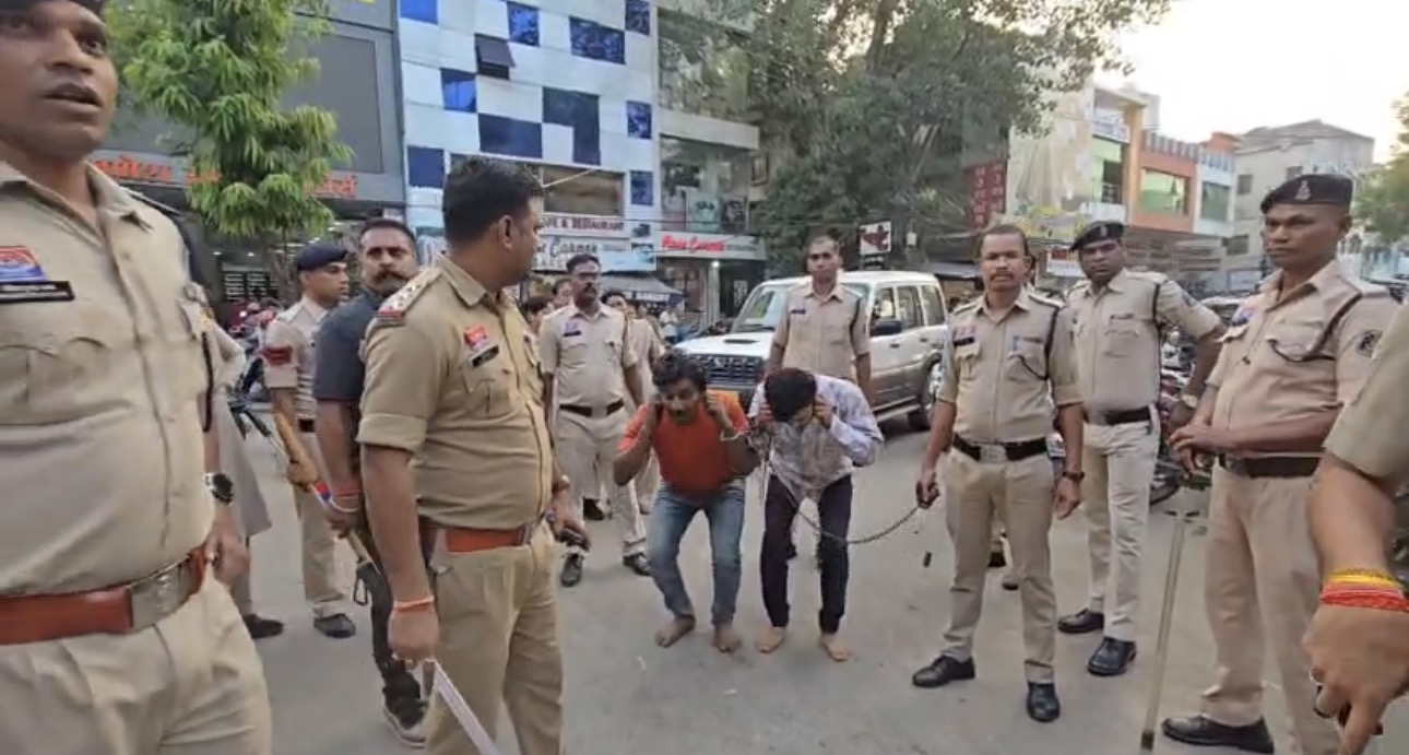 <p> गौरी नगर गौवंश हत्या मामला, मुस्लिम समाज ने SP कार्यालय पहुंचकर सौंपा ज्ञापन, आरोपियों पर सख्त कार्रवाई की मांग</p>