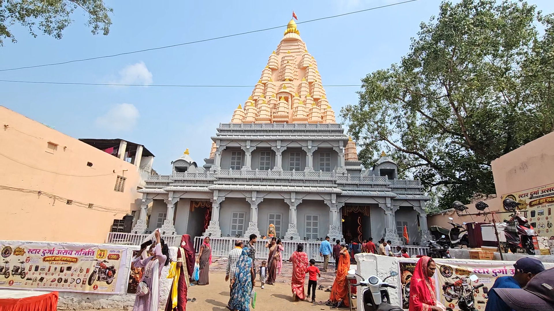 <p>सक्ती में उज्जैन महाकाल मंदिर थीम पर बना भव्य दुर्गा पंडाल, देखने उमड़ रही भीड़</p>