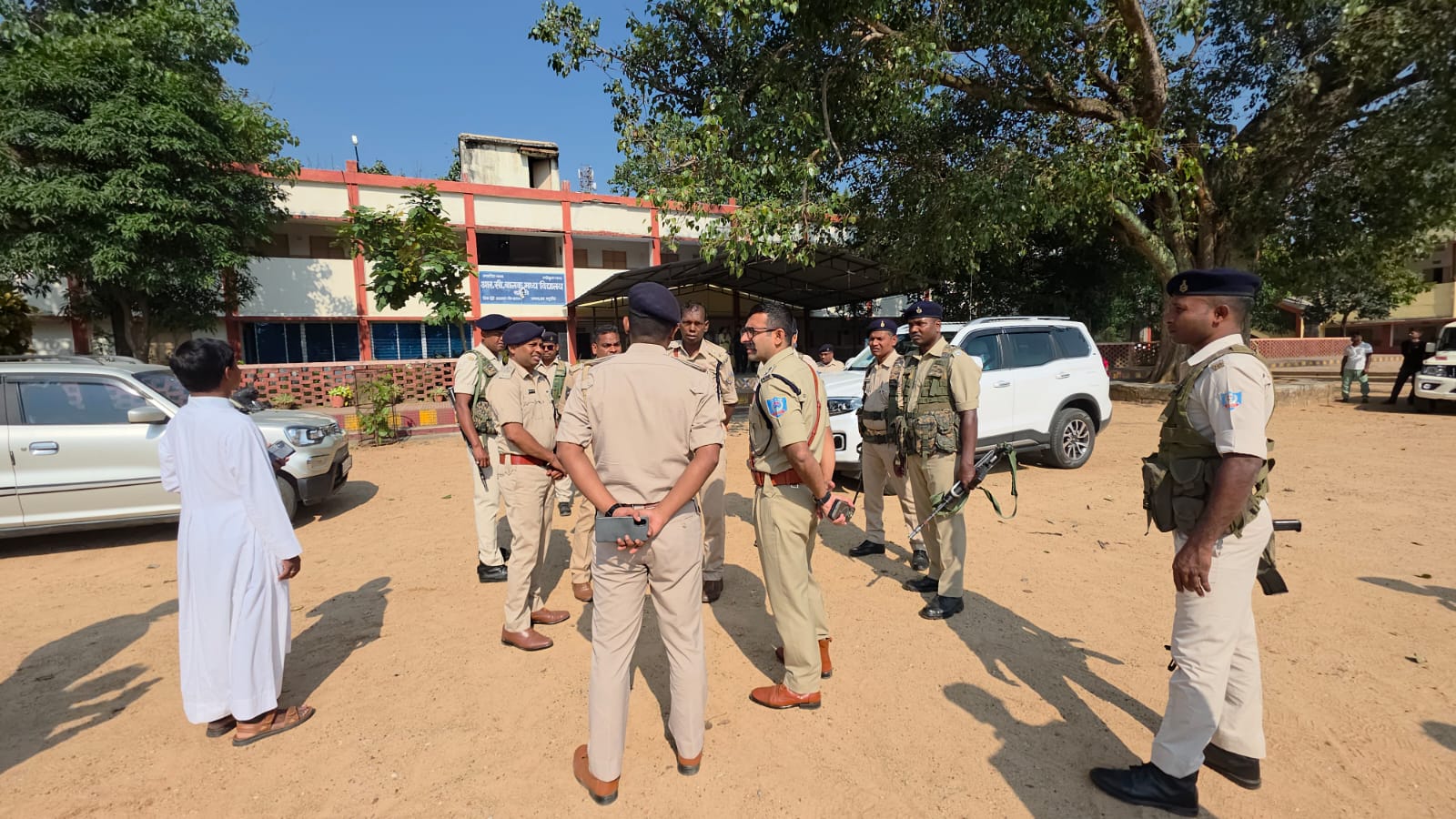 <p>खूंटी में संत मिखाइल स्कूल के फादर पर अज्ञात अपराधियों का जानलेवा हमला, गंभीर हालत में रिम्स रेफर; जांच में जुटी पुलिस</p>