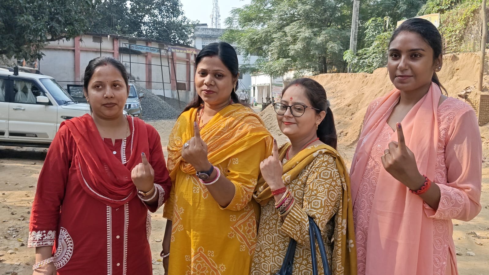 <p>जमुई में स्नातक MLC के लिए वोटिंग</p>