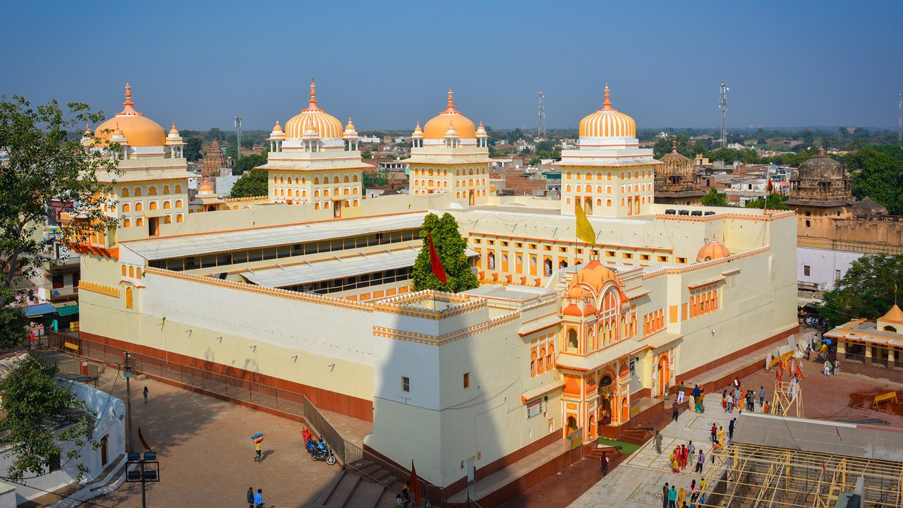 <p>ओरछा में रामराजा सरकार के दर्शन का समय बदला</p>